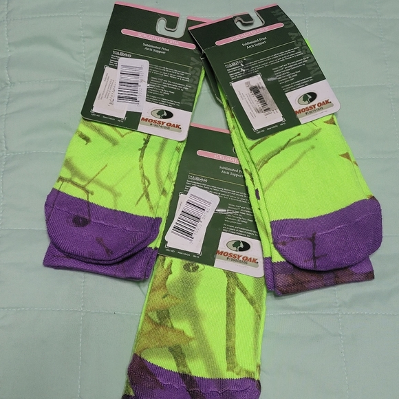 3 pair Mossy Oak bright camo ladies arch support socks  NEW - Picture 2 of 5